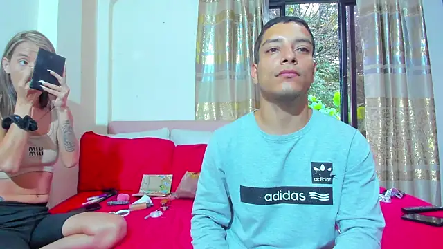 Snapshot of AnderAndMartina chatting on 02/21/25, 10:48 AnderAndMartina online show from 02/21/25, 10:48