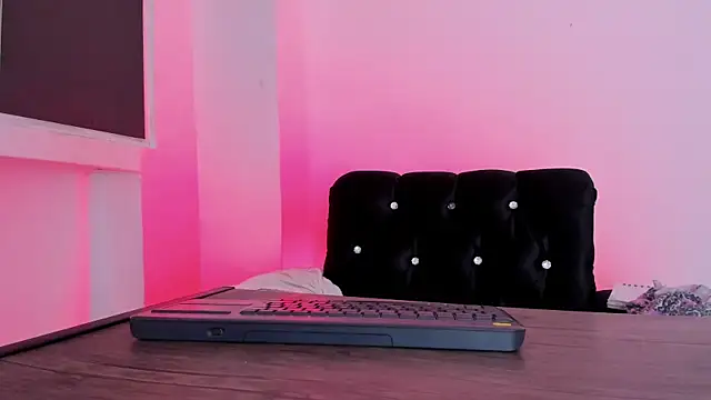 Mialenox online show from 03/08/25, 01:39