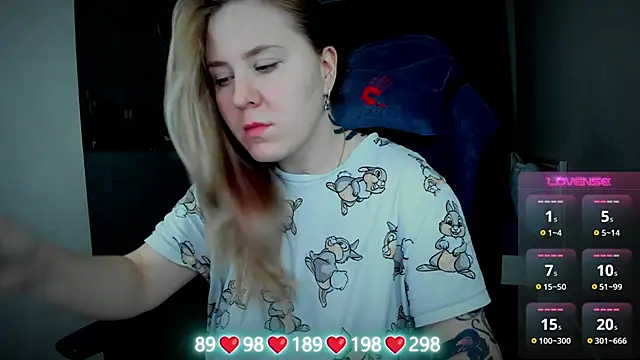 Olivia Munk online show from 10/26/25, 03:23