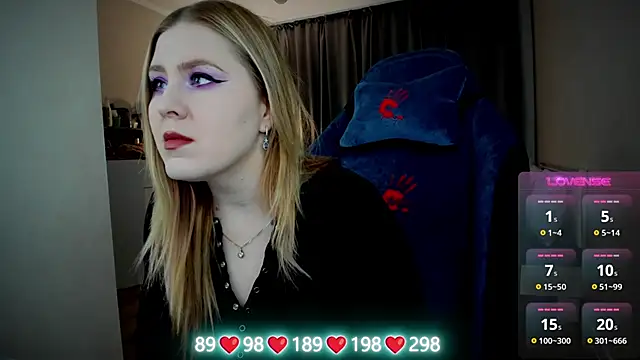 Olivia Munk online show from 10/28/25, 04:38