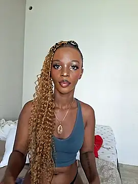 Snapshot of Kamdollie chatting on 11/28/25, 07:22 Kamdollie online show from 11/28/25, 07:22