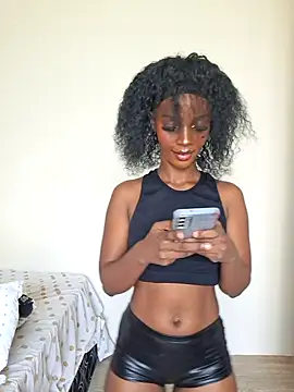 Snapshot of Kamdollie chatting on 11/30/25, 08:51 Kamdollie online show from 11/30/25, 08:51