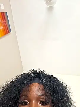 Snapshot of Kamdollie chatting on 12/04/25, 07:17 Kamdollie online show from 12/04/25, 07:17