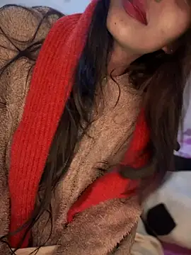 Snapshot of PARI_Hun chatting on 12/17/24, 01:27 PARI Hun online show from 12/17/24, 01:27