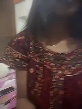 Snapshot of PARI_Hun chatting on 11/01/25, 04:09 PARI Hun online show from 11/01/25, 04:09