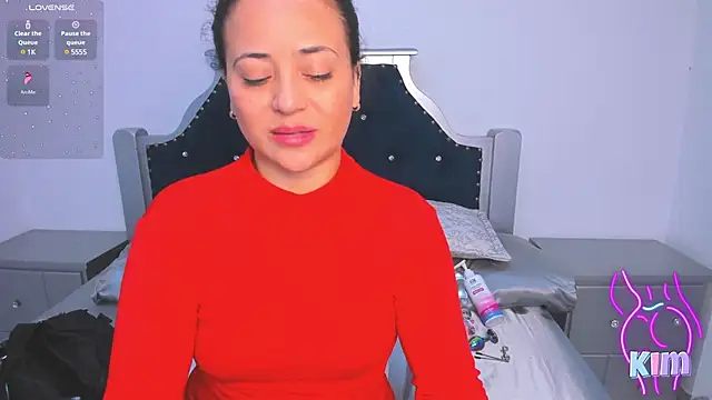 Snapshot of Perverse_Kim chatting on 01/01/25, 10:43 Perverse Kim online show from 01/01/25, 10:43