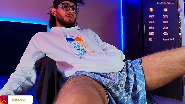 Snapshot of kuzzcoo chatting on 11/13/25, 03:55 kuzzcoo online show from 11/13/25, 03:55