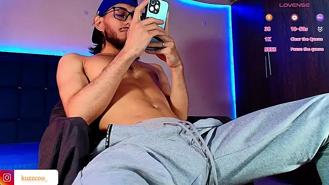 Snapshot of kuzzcoo chatting on 11/18/25, 02:43 kuzzcoo online show from 11/18/25, 02:43