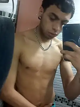 Snapshot of Mollly_n_david chatting on 11/10/25, 02:43 Mollly n david online show from 11/10/25, 02:43