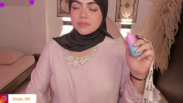 shayla 18 online show from 04/28/26, 08:47