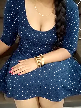 Mounika25 online show from 10/17/25, 05:37