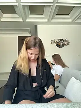 Nura n Sarah online show from 10/17/25, 03:53