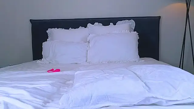 NicoleMarani online show from 10/09/25, 04:43