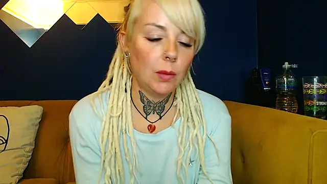 pixiedreadx online show from 10/20/25, 10:54