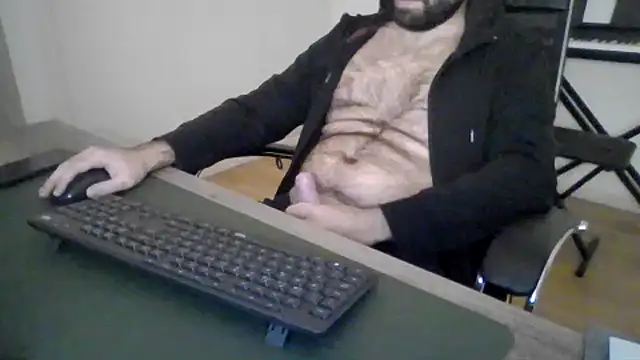 Snapshot of joaodias_97 chatting on 11/18/25, 06:01 joaodias 97 online show from 11/18/25, 06:01