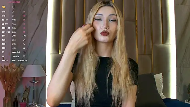 Snapshot of CarolReeves chatting on 11/15/25, 06:00 CarolReeves online show from 11/15/25, 06:00