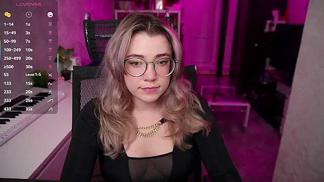 Snapshot of RemyCute chatting on 09/20/25, 08:10 RemyCute online show from 09/20/25, 08:10