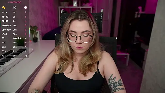 Snapshot of RemyCute chatting on 10/02/25, 03:30 RemyCute online show from 10/02/25, 03:30