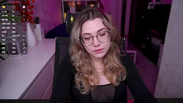 Snapshot of RemyCute chatting on 11/13/25, 05:34 RemyCute online show from 11/13/25, 05:34