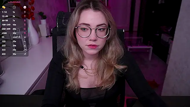 Snapshot of RemyCute chatting on 11/29/25, 02:09 RemyCute online show from 11/29/25, 02:09