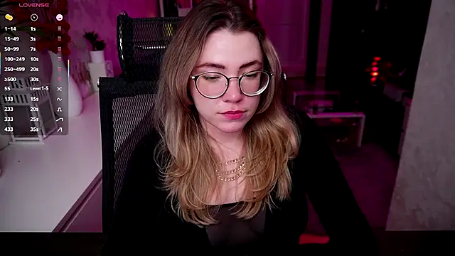 Snapshot of RemyCute chatting on 12/13/25, 07:53 RemyCute online show from 12/13/25, 07:53