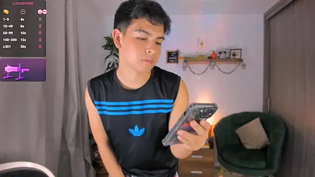 Snapshot of Blum_icee chatting on 10/20/25, 03:51 Blum icee online show from 10/20/25, 03:51