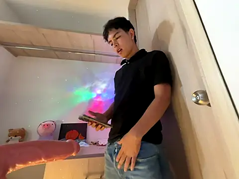 Snapshot of Blum_icee chatting on 11/15/25, 04:36 Blum icee online show from 11/15/25, 04:36