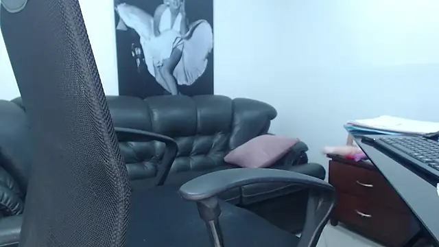 camilleDiaz16 online show from 10/02/25, 07:21