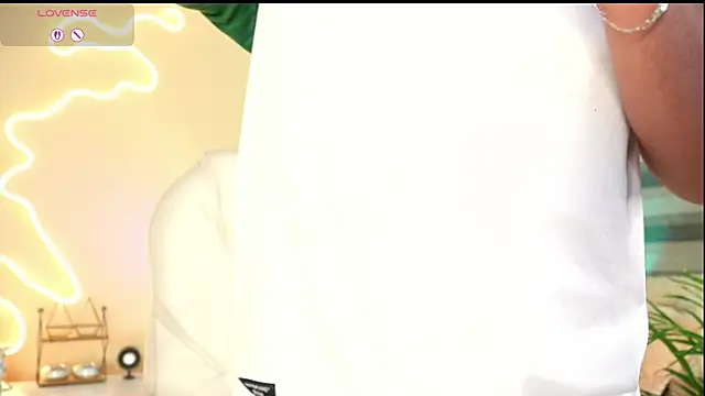 Snapshot of MatiasKorn chatting on 10/02/25, 06:53 MatiasKorn online show from 10/02/25, 06:53