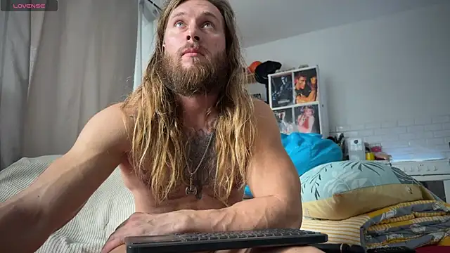 Snapshot of rusbigpaul chatting on 02/22/25, 09:34 rusbigpaul online show from 02/22/25, 09:34