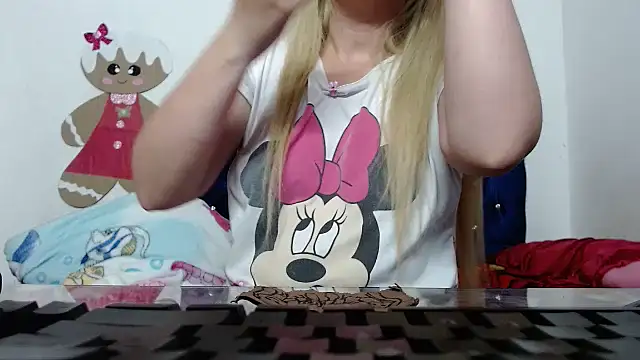 69liamilk69 online show from 11/13/25, 04:44