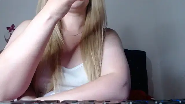 69liamilk69 online show from 12/19/25, 05:36