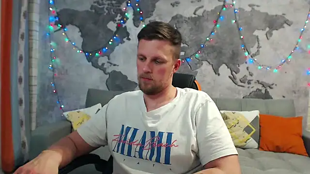 Snapshot of VikingChrisss chatting on 12/20/24, 11:58 VikingChrisss online show from 12/20/24, 11:58