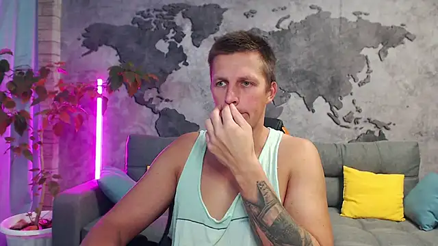 Snapshot of VikingChrisss chatting on 10/24/25, 09:49 VikingChrisss online show from 10/24/25, 09:49