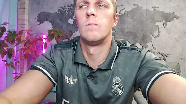 Snapshot of VikingChrisss chatting on 10/28/25, 10:08 VikingChrisss online show from 10/28/25, 10:08