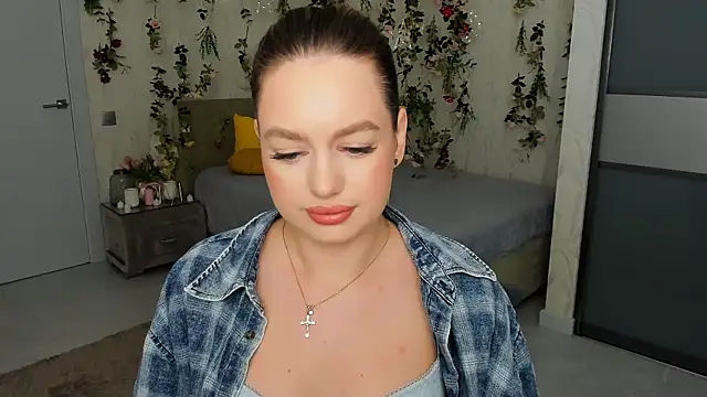 MiracleCurly online show from 12/01/25, 06:02