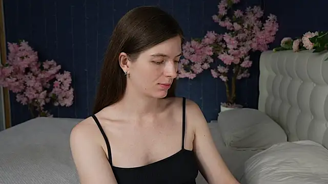 Snapshot of -Mirror-Girl- chatting on 06/30/26, 03:46 -Mirror-Girl- online show from 06/30/26, 03:46