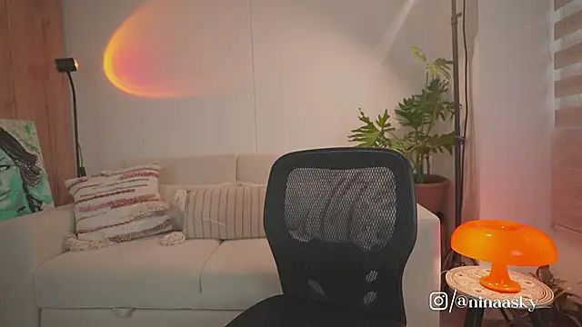 ninaa sky online show from 05/31/26, 12:23