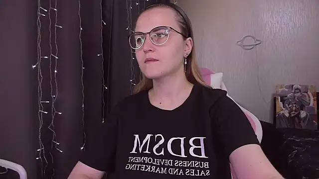 Snapshot of MissBrightShine chatting on 10/08/25, 10:02 MissBrightShine online show from 10/08/25, 10:02