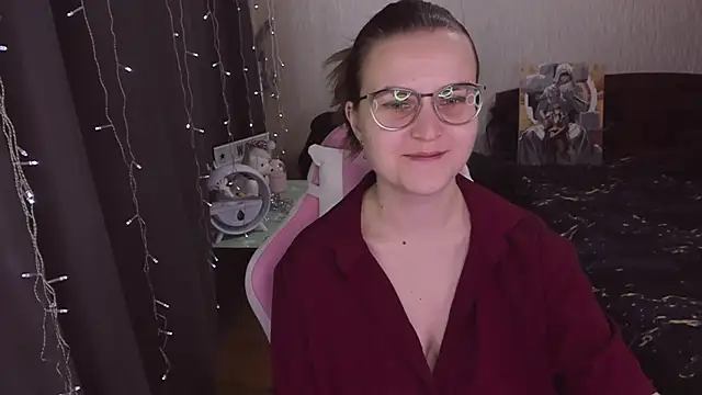 Snapshot of MissBrightShine chatting on 10/18/25, 09:32 MissBrightShine online show from 10/18/25, 09:32