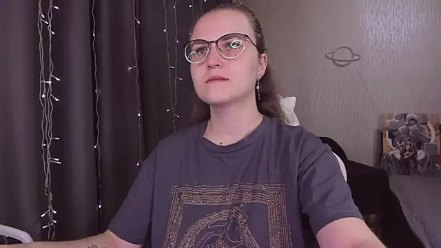 Snapshot of MissBrightShine chatting on 11/02/25, 05:43 MissBrightShine online show from 11/02/25, 05:43