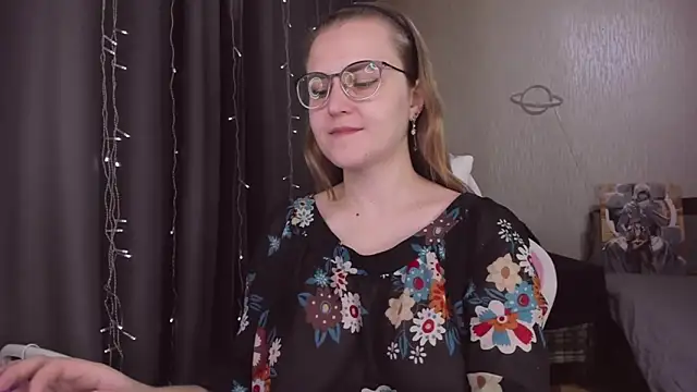 Snapshot of MissBrightShine chatting on 11/13/25, 10:47 MissBrightShine online show from 11/13/25, 10:47