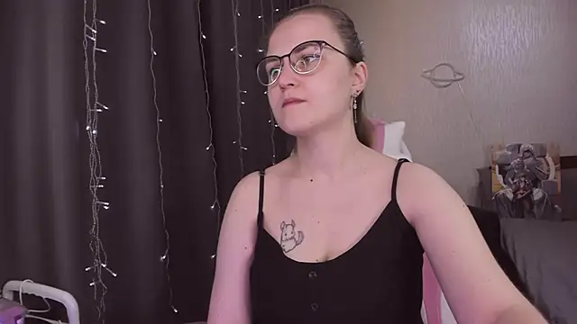 Snapshot of MissBrightShine chatting on 11/14/25, 10:14 MissBrightShine online show from 11/14/25, 10:14