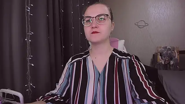 Snapshot of MissBrightShine chatting on 11/21/25, 10:36 MissBrightShine online show from 11/21/25, 10:36