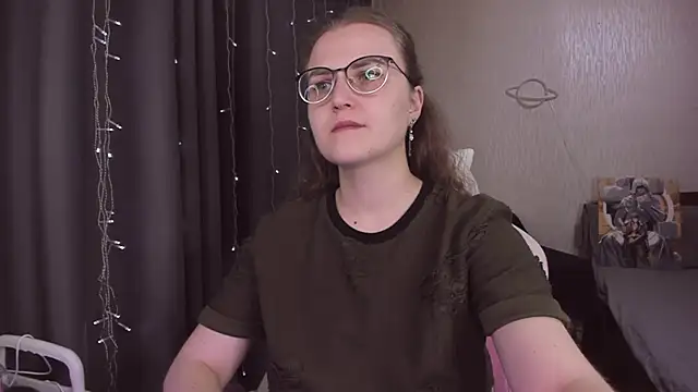 Snapshot of MissBrightShine chatting on 11/22/25, 10:58 MissBrightShine online show from 11/22/25, 10:58