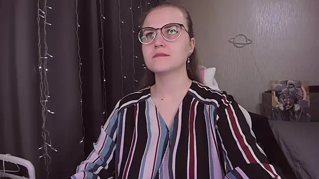 Snapshot of MissBrightShine chatting on 11/23/25, 10:37 MissBrightShine online show from 11/23/25, 10:37