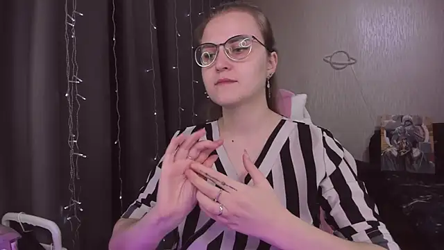 Snapshot of MissBrightShine chatting on 11/26/25, 10:38 MissBrightShine online show from 11/26/25, 10:38