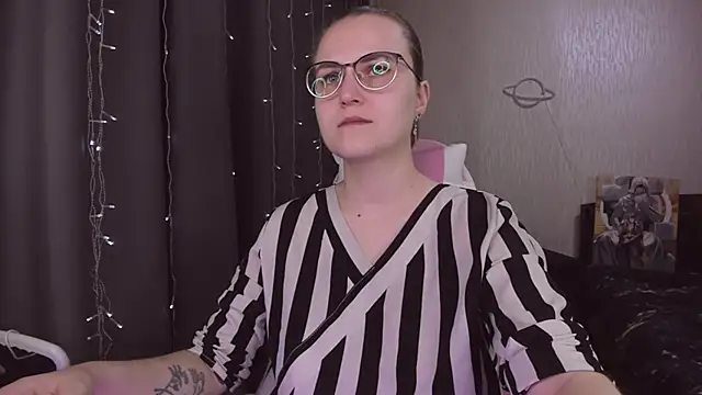 Snapshot of MissBrightShine chatting on 12/03/25, 11:30 MissBrightShine online show from 12/03/25, 11:30