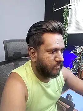 Snapshot of Rayansmith_ chatting on 11/17/25, 06:19 Rayansmith online show from 11/17/25, 06:19