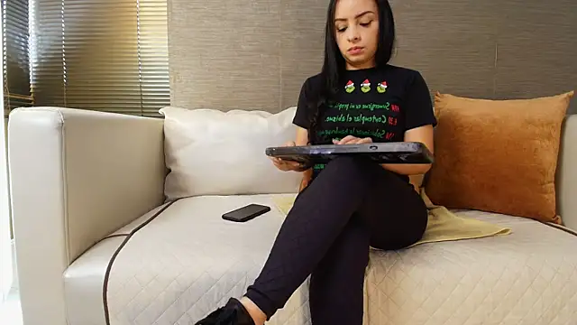 Sophie LittleS online show from 12/13/24, 12:50